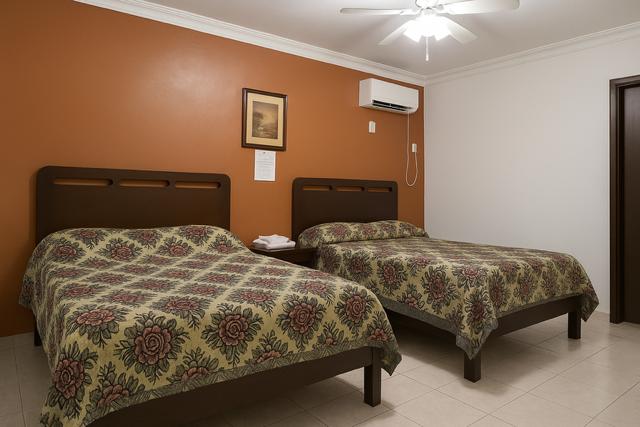 Habitación matrimonial con decoración costera
